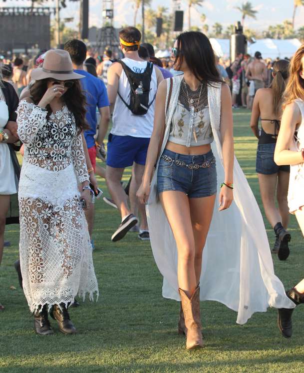Selena-Gomez-and-Kendall-Jenner-at-Coachella-2014